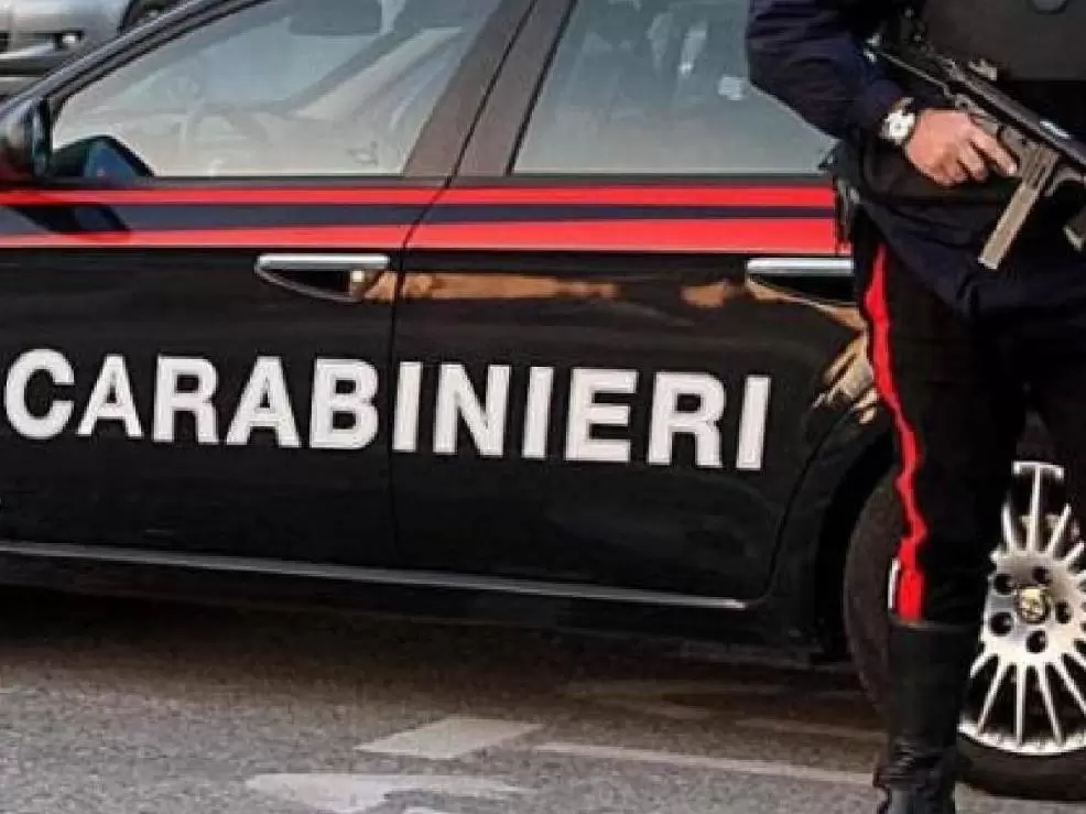 pompei-fingono-carabinieri-rapinano-b&b
