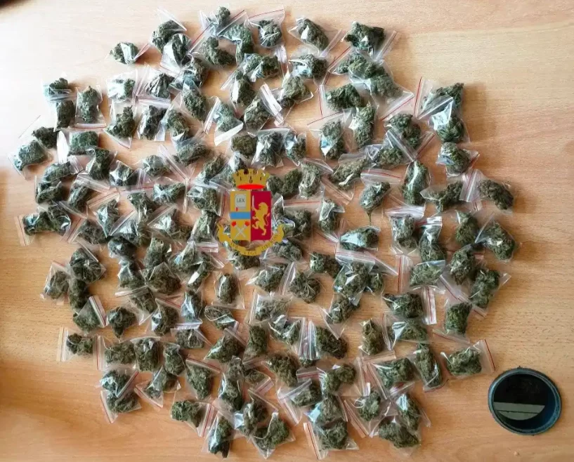 napoli-sequestro-marijuana-rione-traiano
