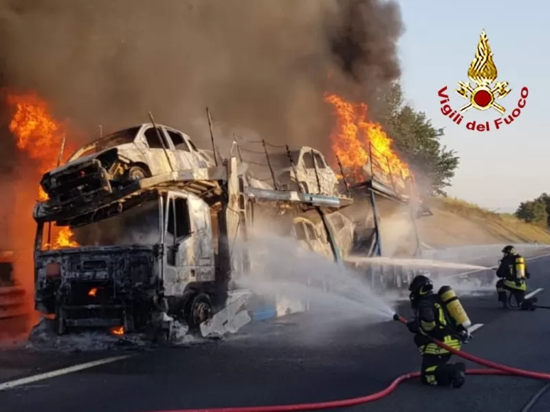 a1-milano-napoli-bisarca-fiamme-santa-maria-capua-vetere-capua