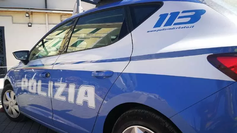 napoli-persona-aggredita-corda-via-san-carlo