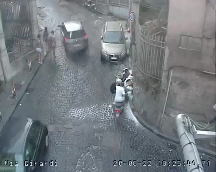napoli sversamento illecito rifiuti