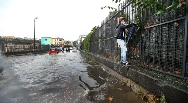 maltempo-napoli-domani-chiuse-scuole-parchi-cimiteri