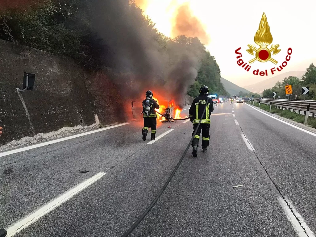 monteforte-irpino-auto-fiamme-a16-17-settembre