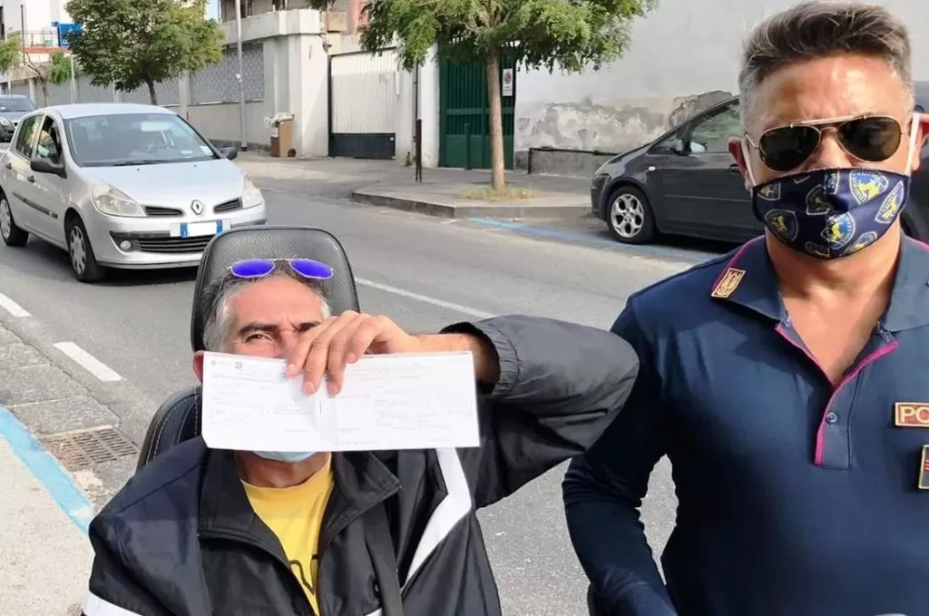 agenti-stradale-pagano-multa-disabile-fuorigrotta