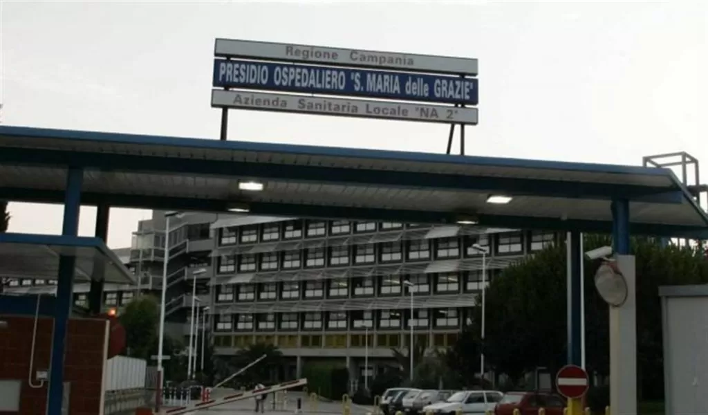 ospedale-pozzuoli-infermiere-ferisce-uomo