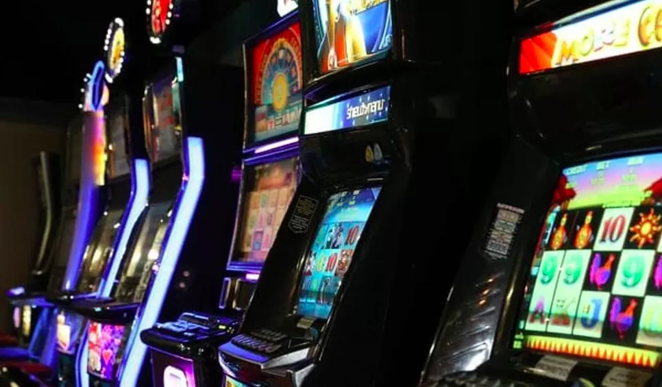 castel-baronia-sorvegliato-speciale-slot-machine-denunciato