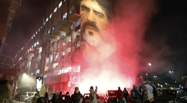 candele-accese-maradona-flash-mob-partita-napoli