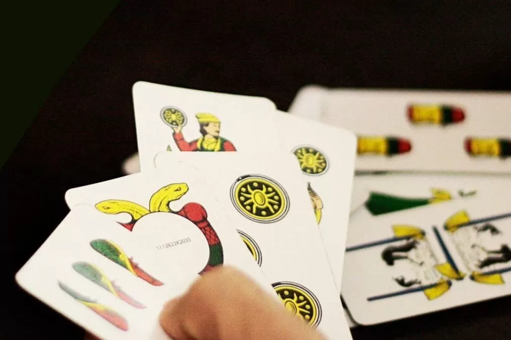 secondigliano-circolo-giocare-carte-persone-denunciate-22-novembre