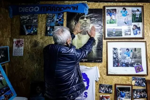 napoli-stazione-linea-6-mostra-intitolata-maradona