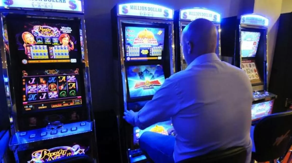 sala-slot-abusiva-napoli