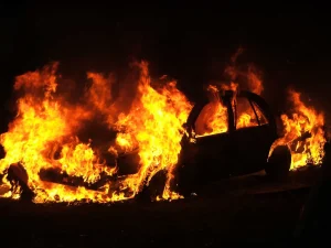 salerno-auto-fiamme-svincolo-autostradale-fratte