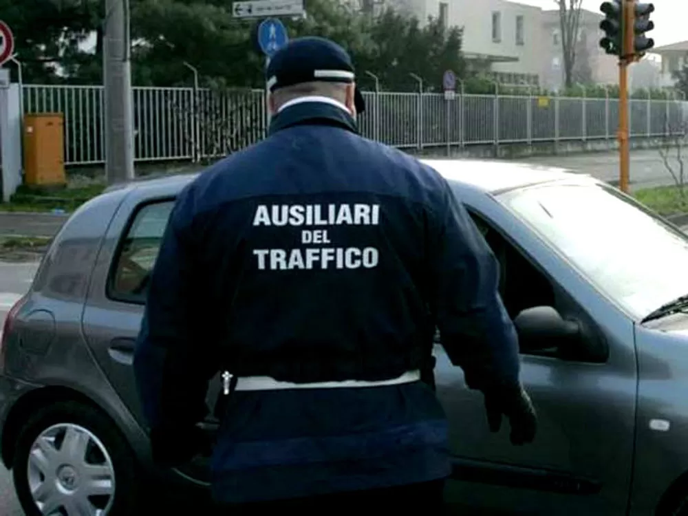 caserta-ausiliare-traffico-aggredito-via-battisti