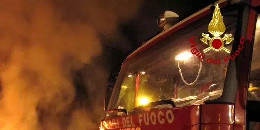 lusciano-incendio-carrozzeria-depositi-26-gennaio