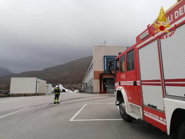 vento-forte-tetto-centro-commerciale-montedoro-monteforte-irpino