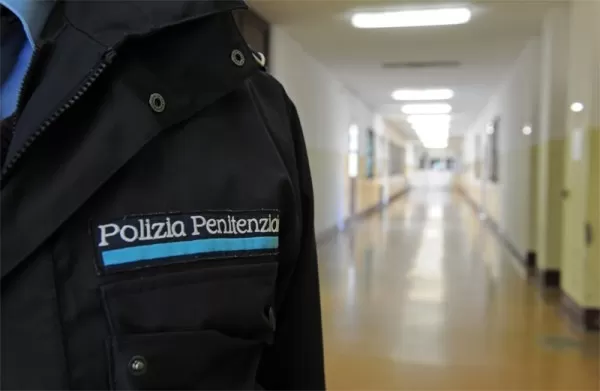 focolaio-covid-carcere-carinola-morto-agente-52enne