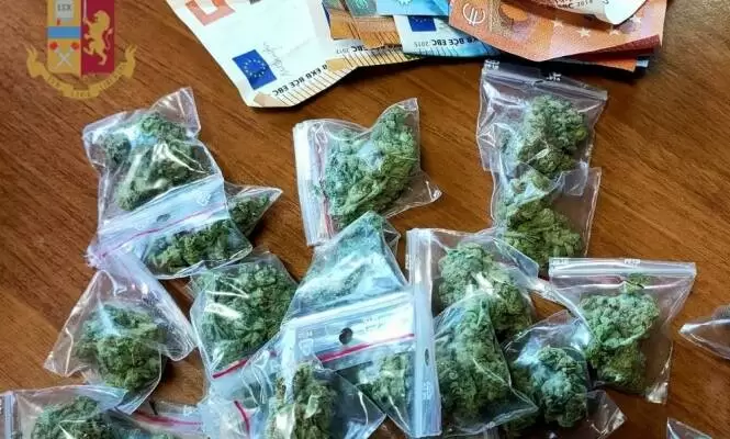 napoli-pusher-sperona-volante-inseguito-arrestato