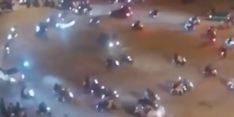 napoli-rodeo-scooter-coprifuoco-piazza-mercato