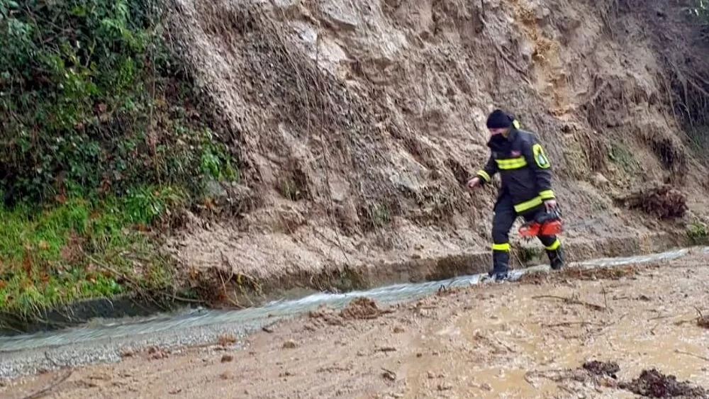 maltempo-irpinia-frana-ss-88-confine-sannio