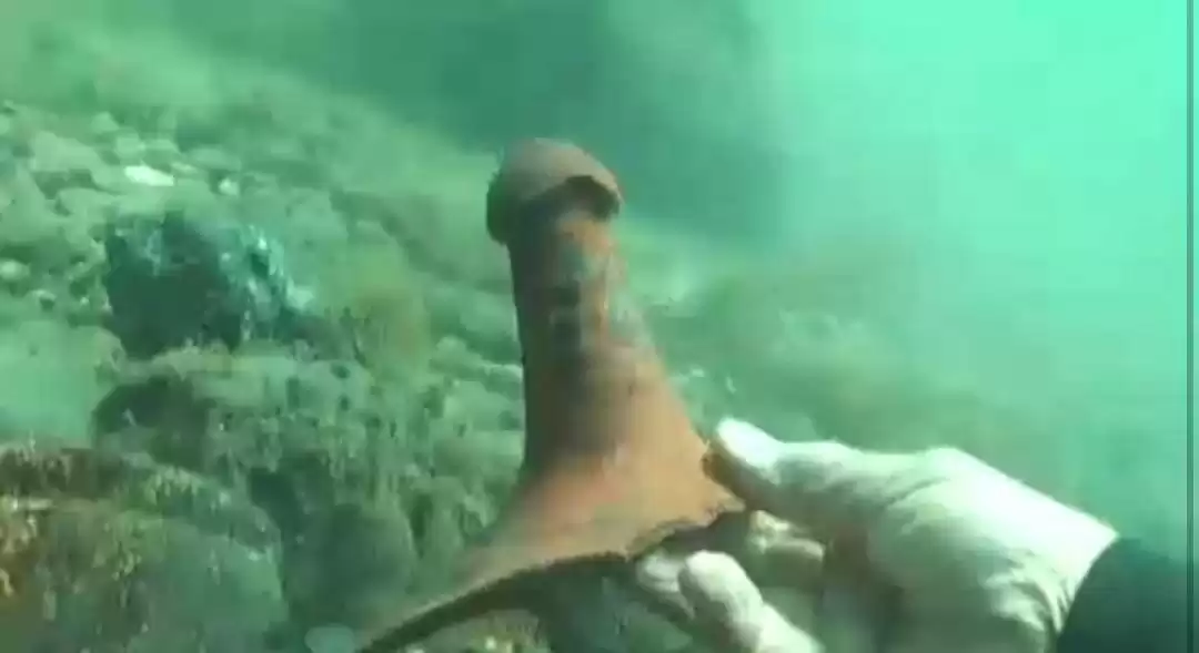 pozzuoli-puntale-anfora-romana-forma-pene