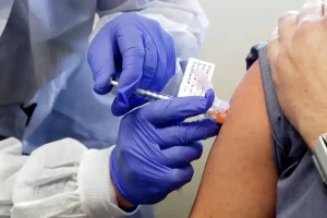 astrazeneca-napoli-affluenza-vaccino-solo-64-convocati-scuola