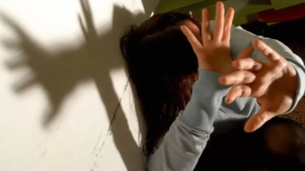 donna sfugge botte marito carabinieri