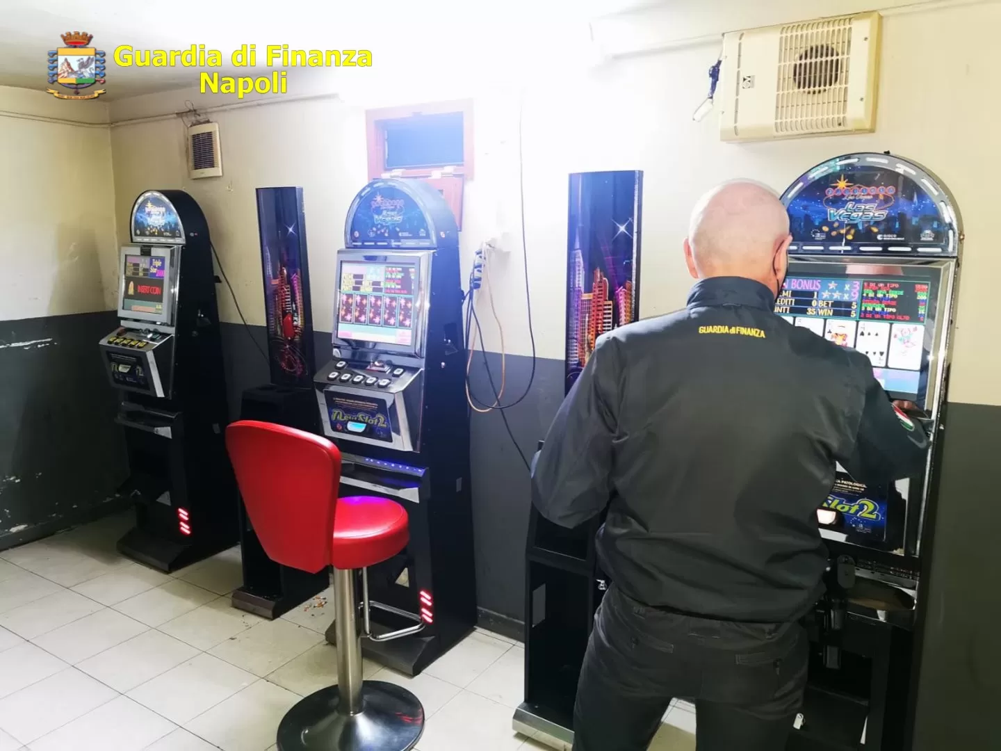 napoli-scoperta-bisca-clandestina-circolo-privato-22-marzo