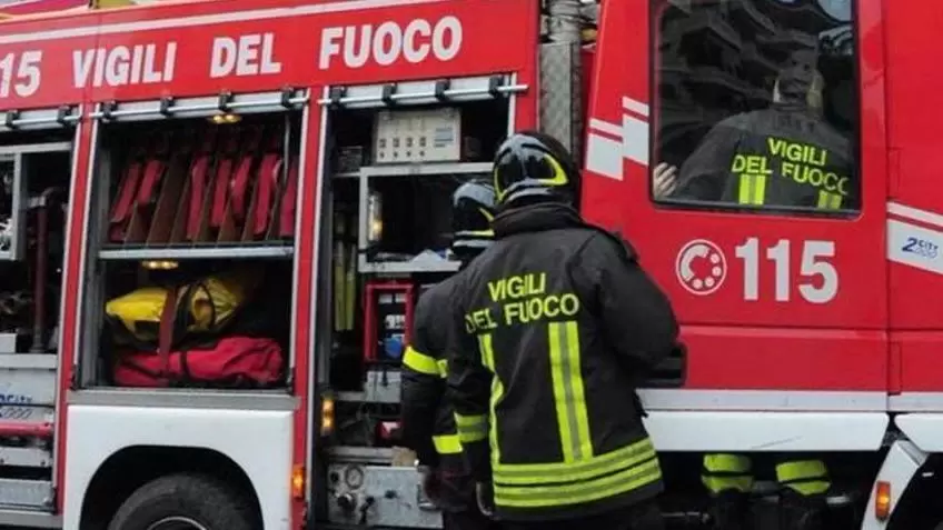 incidente-caserta-auto-guardrail-variante-anas