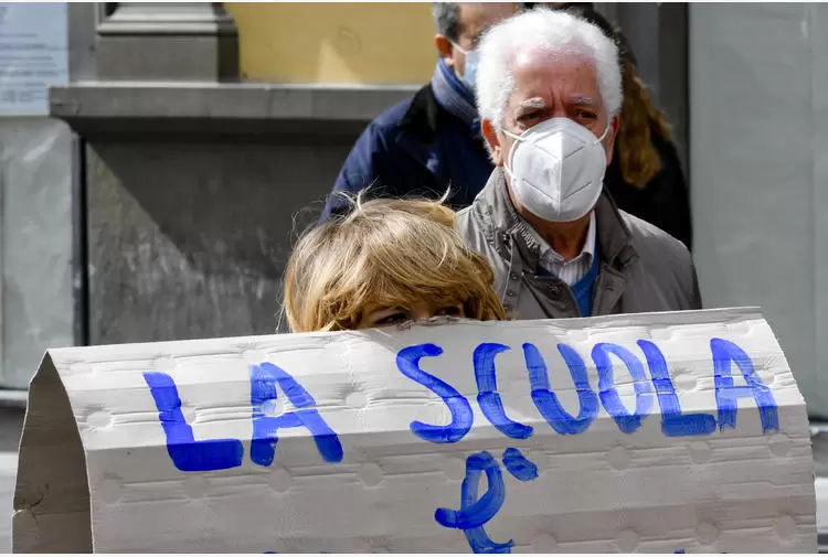 scuola-protesta-no-dad-napoli-campanelle-riapertura