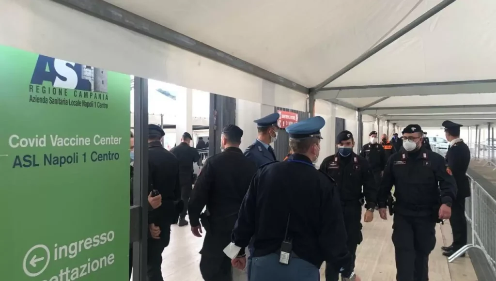 vaccini-caos-mostra-oltremare-napoli-arrivano-carabinieri