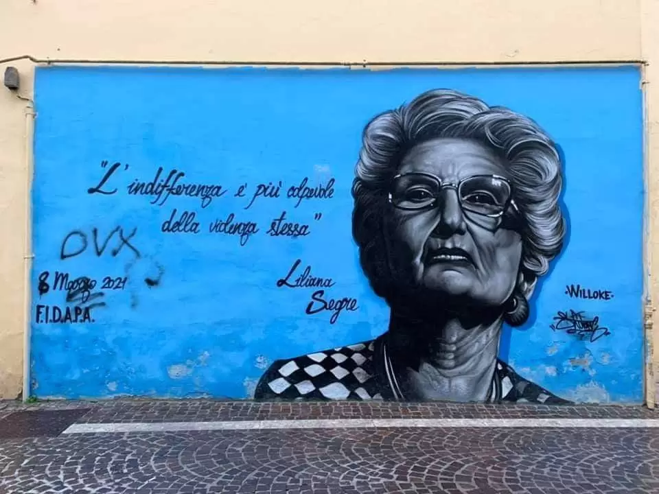 ariano-irpino-imbrattato-dux-murales-liliana segre
