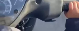 napoli bimbo guida scooter