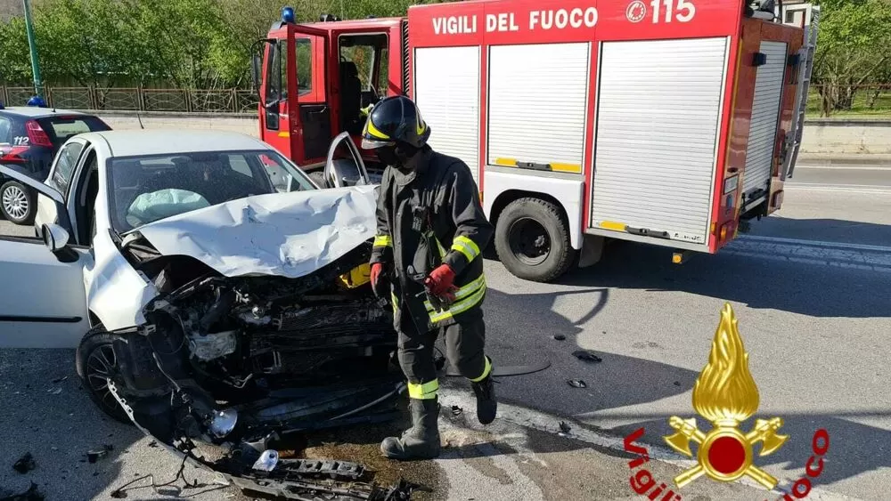 incidente-stradale-mercogliano-due-auto-coinvolte-5-aprile
