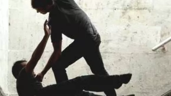 aggressione-brusciano-picchiato-sangue-terra-26-aprile