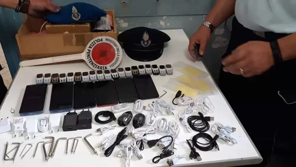 avellino-telefoni-carcere-sequestrati-altri-8-dispositivi