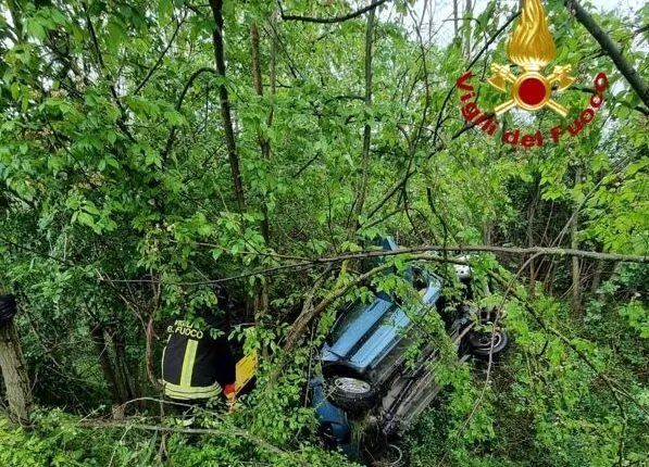 incidente-ariano-irpino-auto-scarpata-ferito