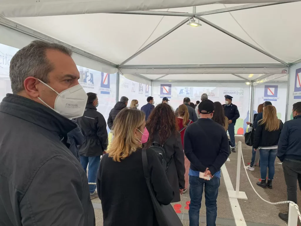 napoli-sindaco-de-magistris-vaccinato