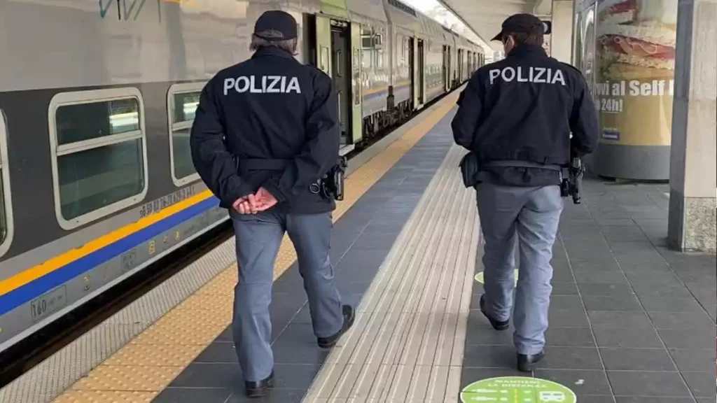 napoli-caserta-atti-osceni-davanti-ragazzina-treno
