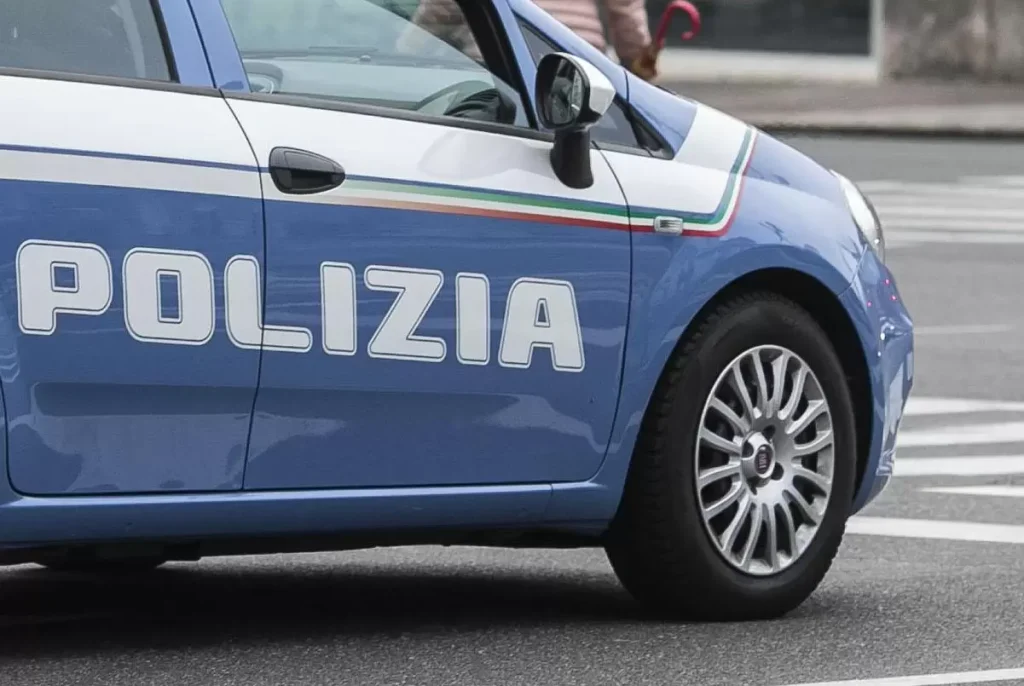 incidente-autostrada-a1-incastrato-auto-fiamme-salvato-polizia