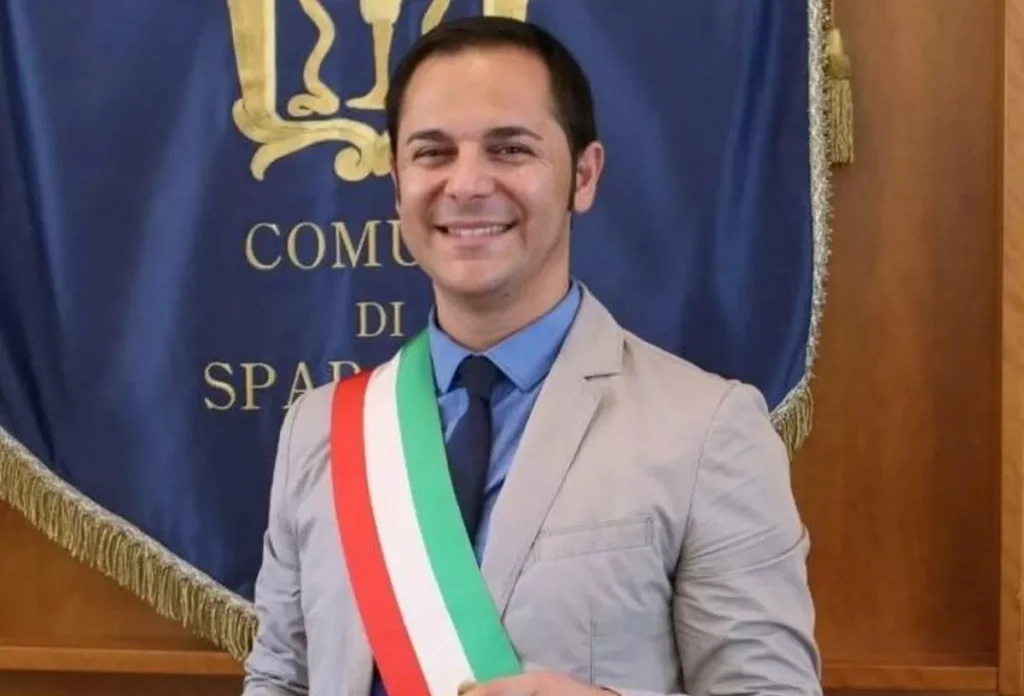 sparanise-sindaco-premia-carabiniere-arresto