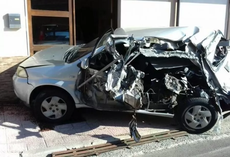 incidente-tufara-valle-auto-contro-garage