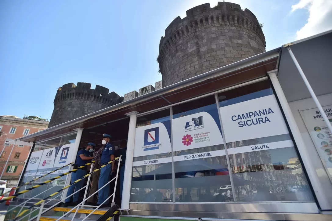 napoli-porta-nolana-centro-vaccinale-mobile