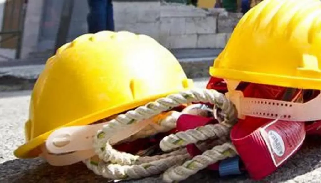 napoli-operaio-morto-lavoro-vasto-palazzo-chi-e-nome