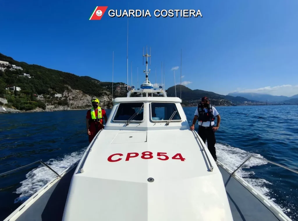 quattordici-persone-soccorse-guardia-costiera-salerno