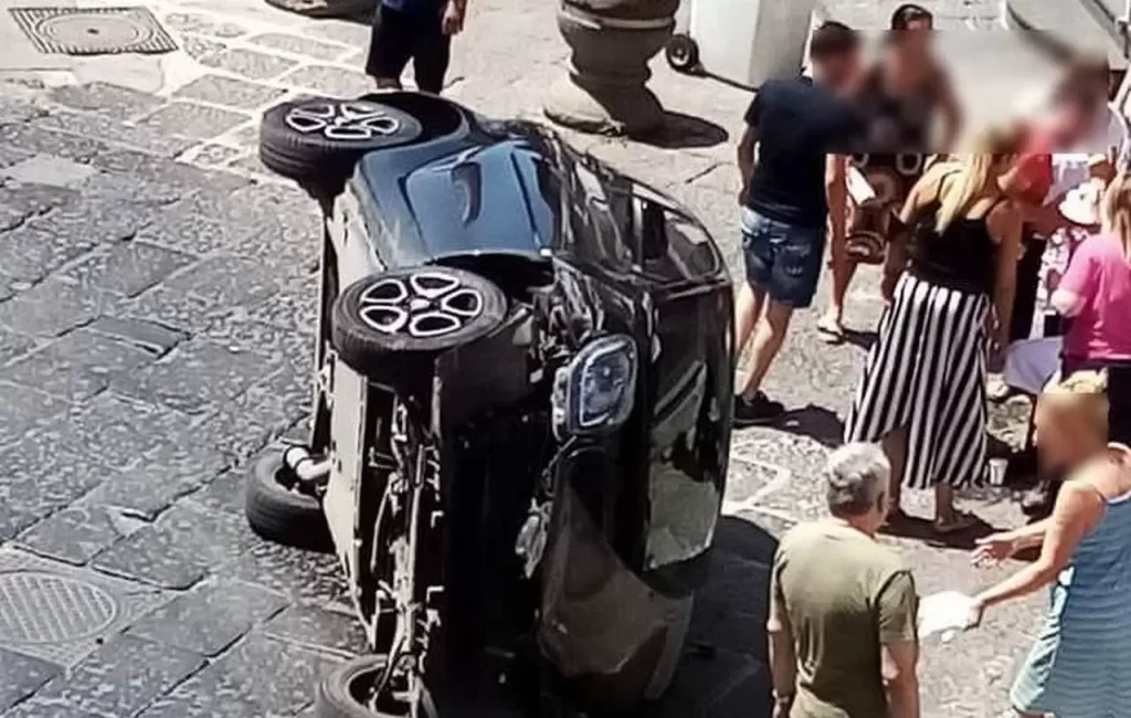 incidente-caivano-auto-ribaltata-cosa-successo