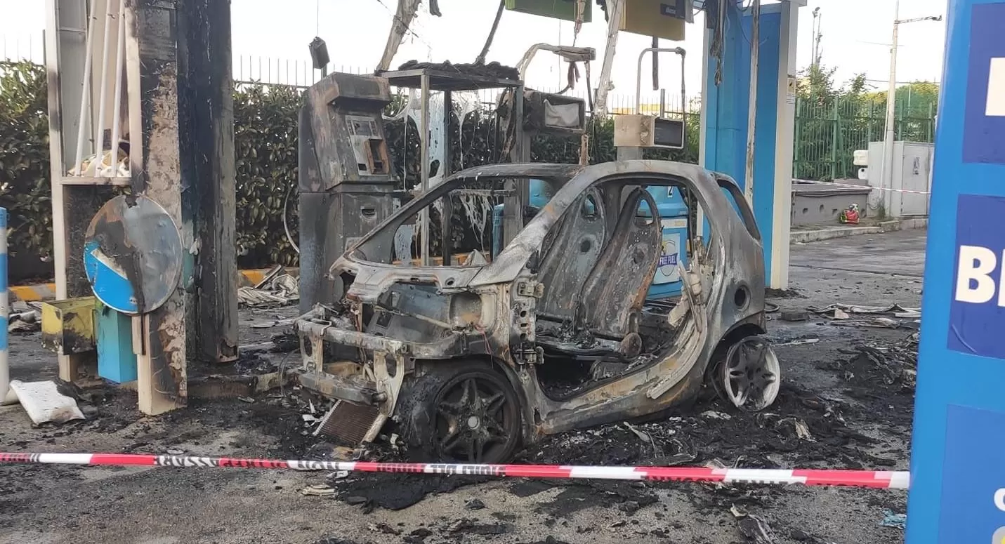 incendio-napoli-fuorigrotta-pompa-benzina