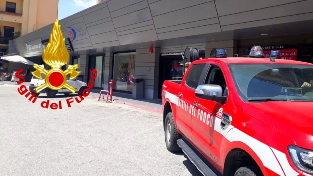 mercogliano-uomo-bloccato-stanza-bancomat
