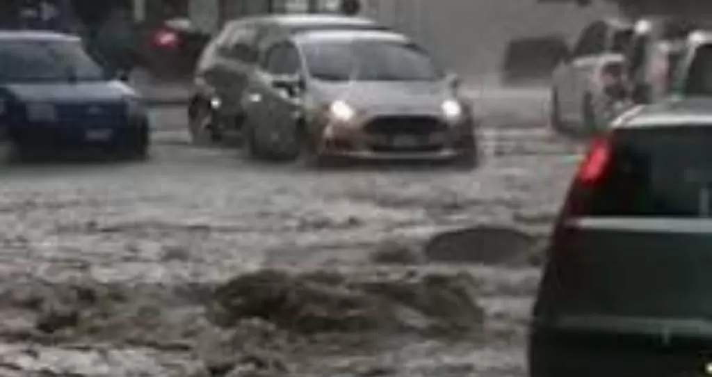maltempo-napoli-strade-tilt-zona-ospedaliera-