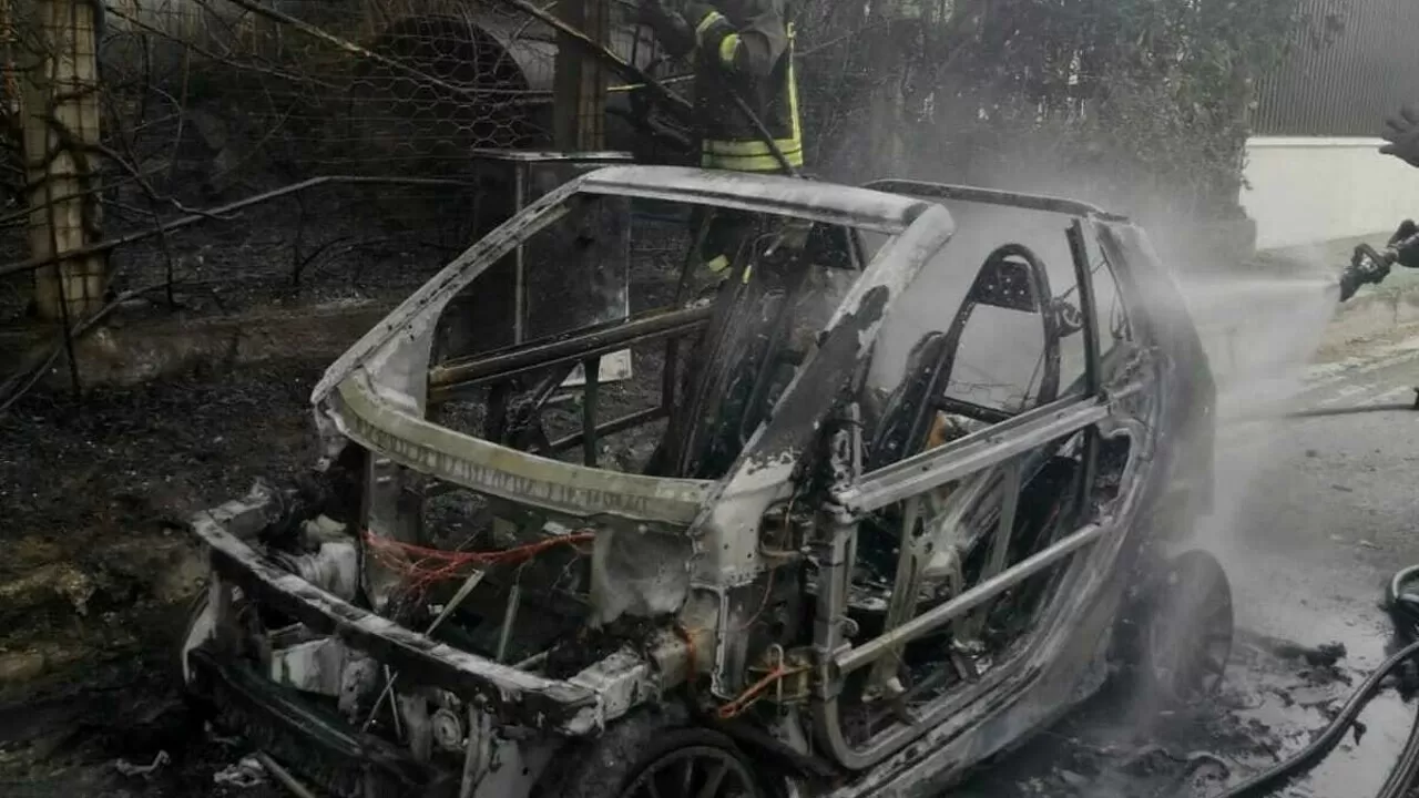 avellino-auto-fuoco-intervengono-vigili-fuoco
