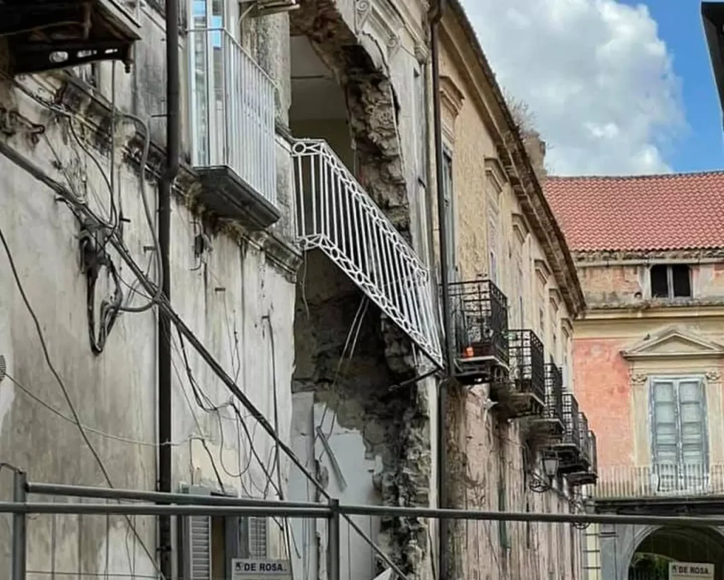 orta-atella-crollo-palazzo-feriti-cosa-successo
