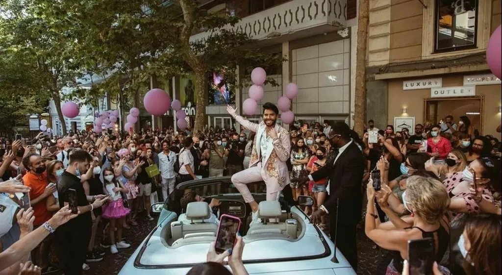 federico-fashion-style-napoli-auto-via-scarlatti-polemica